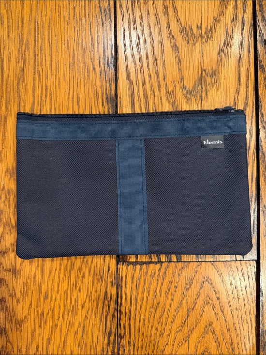 ELEMIS Other - NWOT😊ELEMIS Navy Blue Toiletry Pouch with zipper closure - approximately 8" x 5"